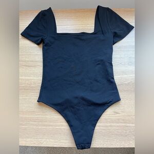 Aritzia Babaton Women’s Contour Square Neck Bodysuit Size Small Plunging Thong